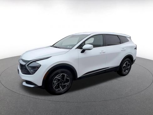 Used 2025 Kia Sportage LX image 8