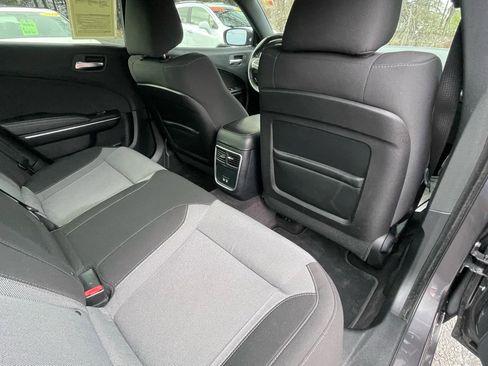 Used 2016 Dodge Charger SXT image 25