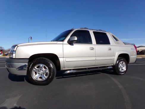 Used 2005 Chevrolet Avalanche Z71 w/ Sun And Sound Package image 13