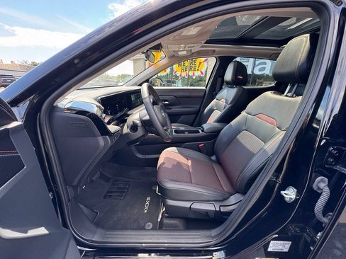 Used 2025 Nissan Kicks SR w/ SR Premium Package AWD/4WD image 34