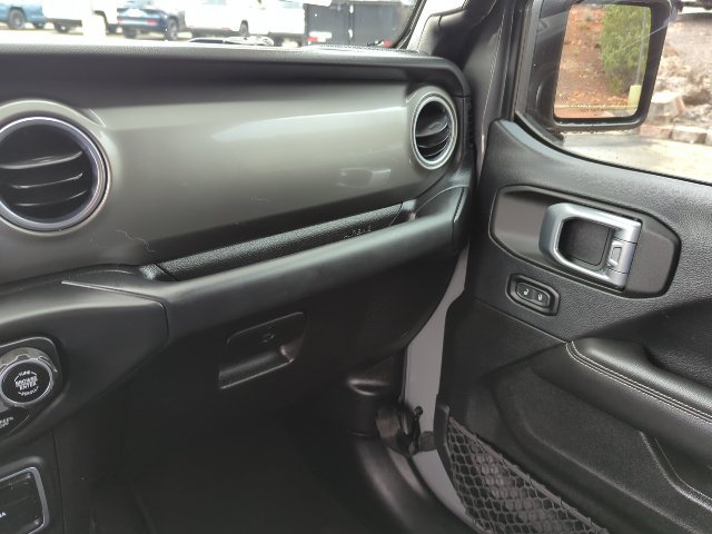 Used 2018 Jeep Wrangler Unlimited Sahara AWD/4WD image 8