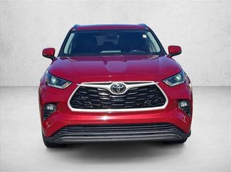Used 2021 Toyota Highlander XLE FWD video 2