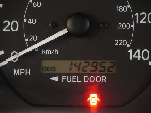 Used 2000 Toyota Camry LE FWD image 4