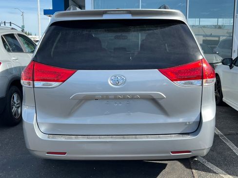 Used 2012 Toyota Sienna LE image 5