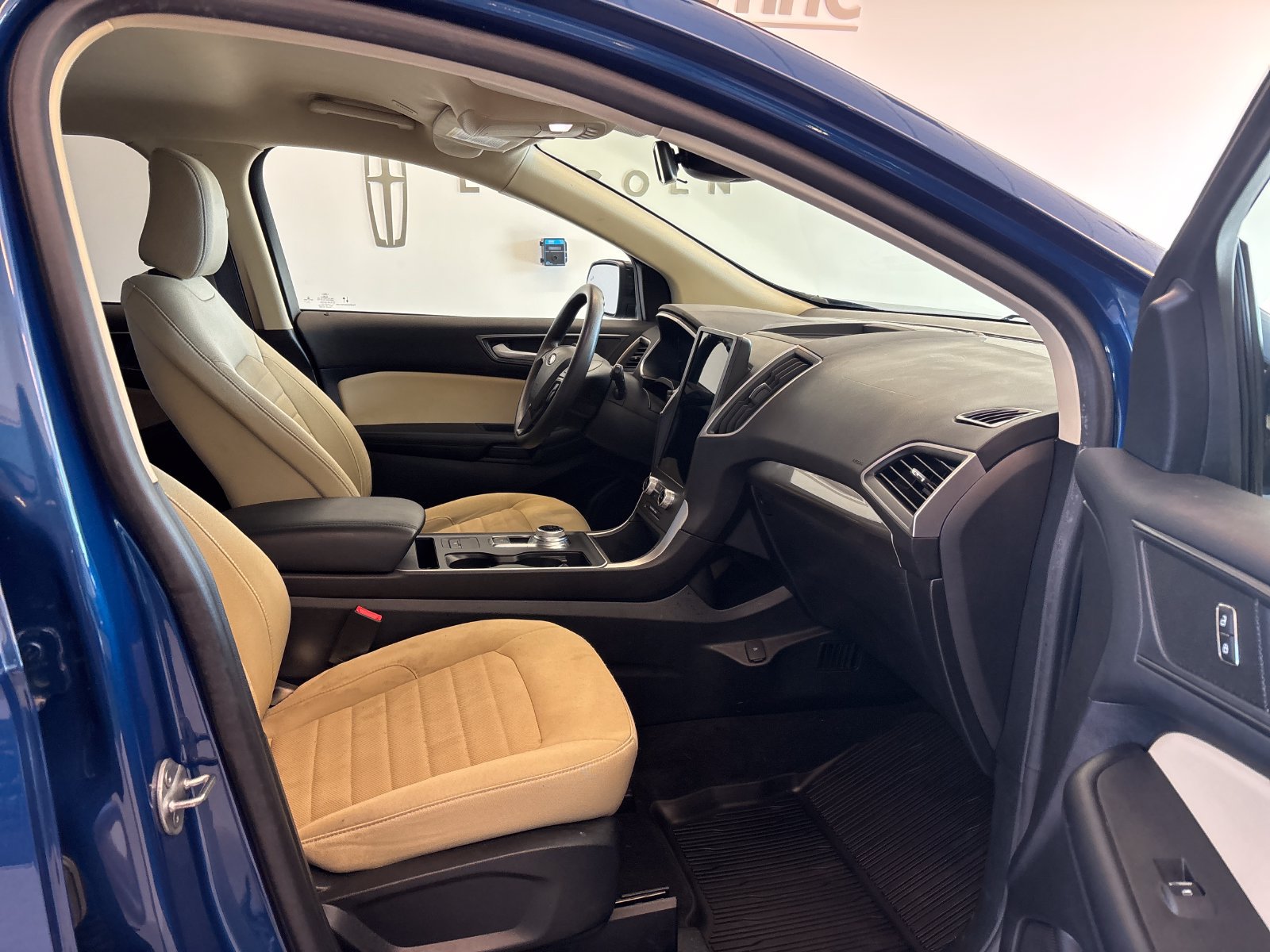 Certified 2021 Ford Edge SE FWD image 6