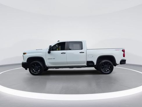 Used 2024 Chevrolet Silverado 2500 Custom w/ Custom Value Package AWD/4WD image 5