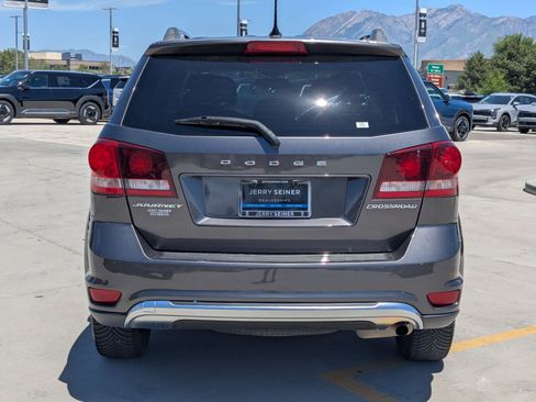 Used 2017 Dodge Journey Crossroad FWD image 4