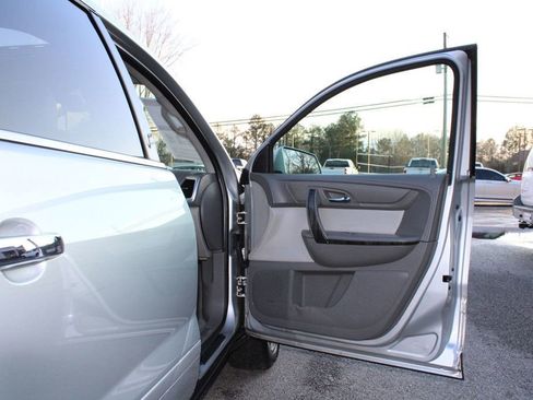 Used 2016 GMC Acadia SLT w/ Open Road Package image 18