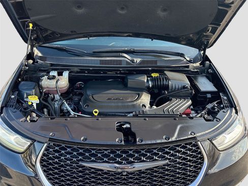 Used 2021 Chrysler Pacifica Pinnacle image 35