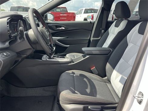 Used 2025 Chevrolet Trax RS w/ Driver Confidence Package image 17