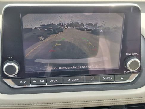 Used 2024 Nissan Rogue SV w/ SV Premium Package image 17