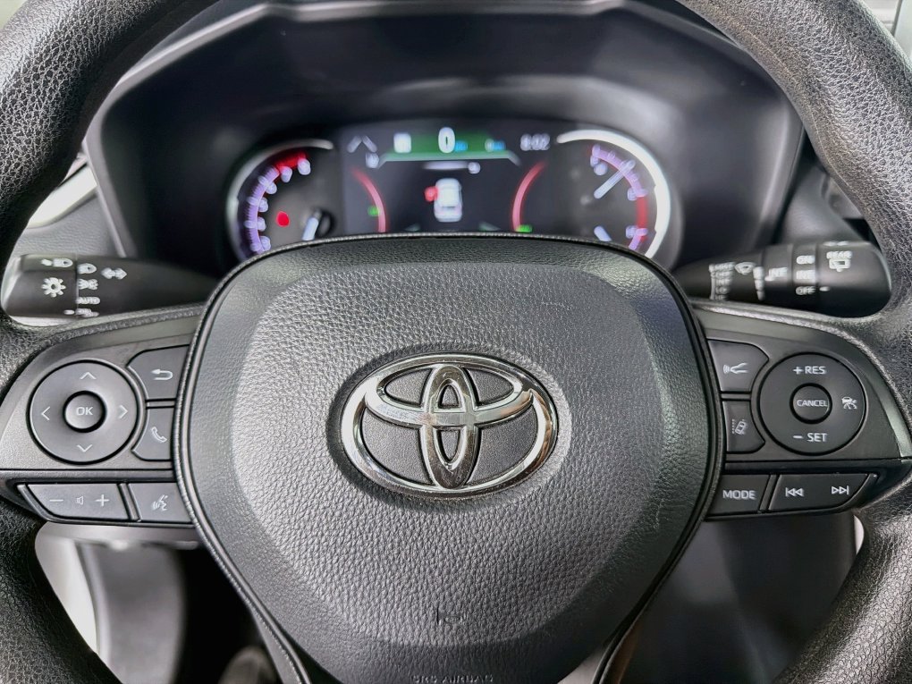 Used 2024 Toyota RAV4 XLE FWD image 16