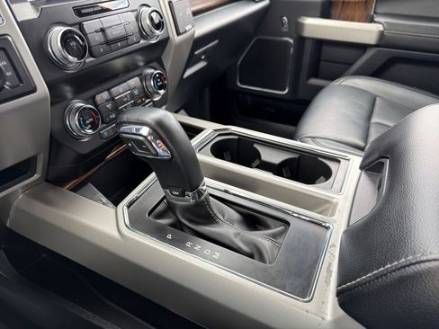 Used 2019 Ford F150 Lariat w/ Equipment Group 502A Luxury AWD/4WD image 26