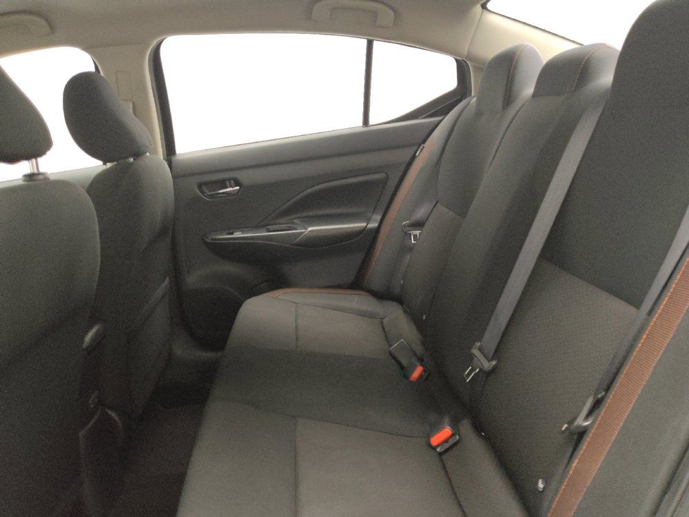Used 2022 Nissan Versa SR FWD image 18
