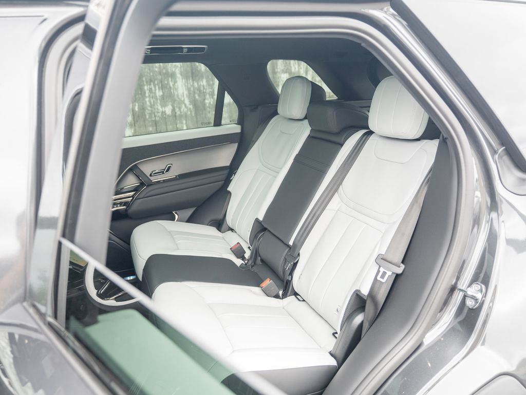 New 2026 Land Rover Range Rover Sport Dynamic SE AWD/4WD image 23