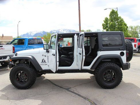 Used 2018 Jeep Wrangler Unlimited Sport S AWD/4WD image 8