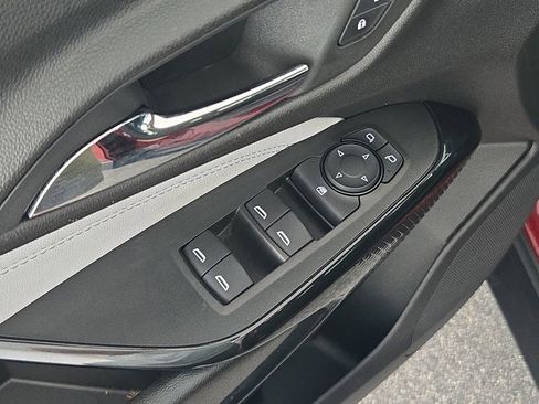 Used 2025 Chevrolet Trax LT image 27