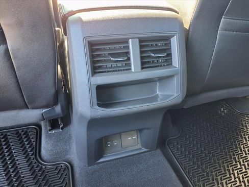 Used 2021 Volkswagen Atlas Cross Sport SE w/ Panoramic Sunroof Package image 10