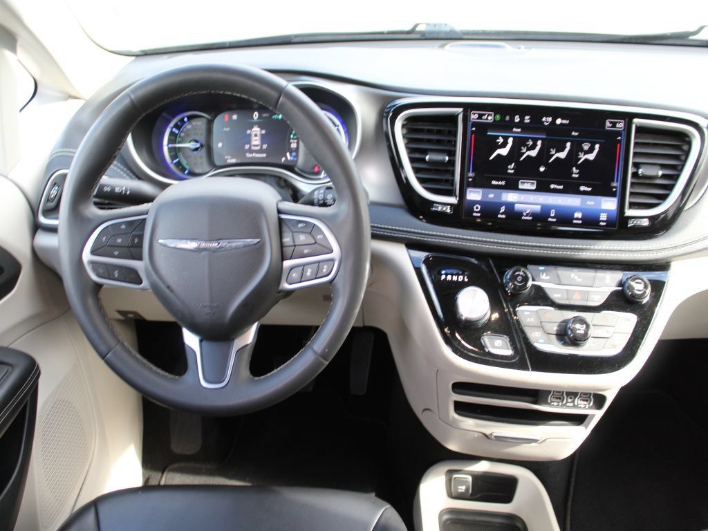Used 2023 Chrysler Pacifica Touring-L FWD image 15