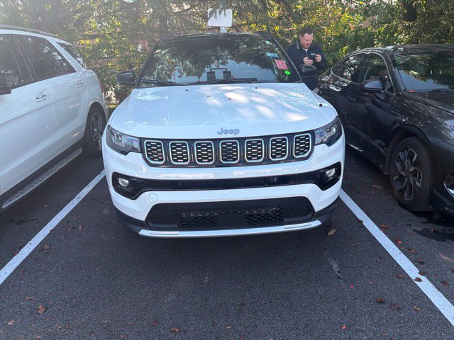 Used 2025 Jeep Compass Limited AWD/4WD image 2