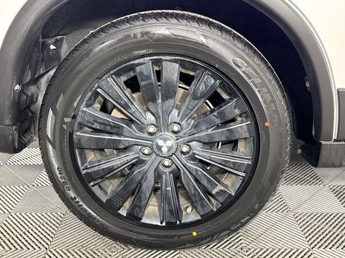 Used 2020 Mitsubishi Outlander LE image 32