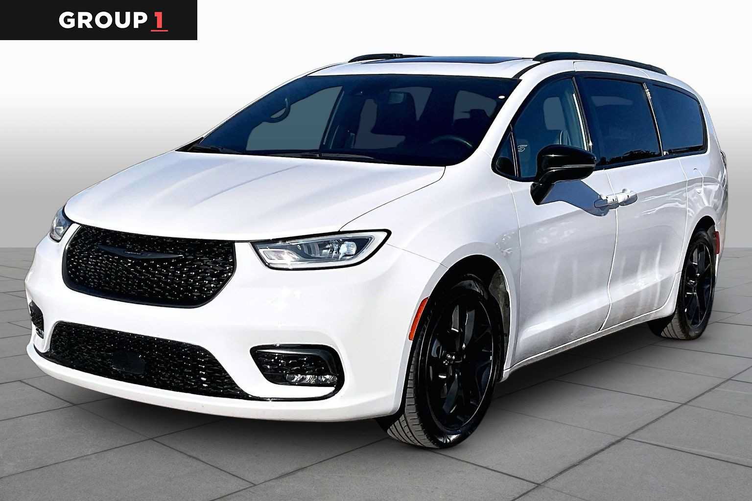 Used 2025 Chrysler Pacifica Limited FWD image 1