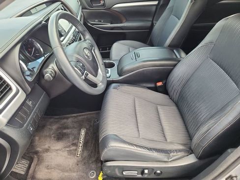 Used 2014 Toyota Highlander Plus FWD image 17