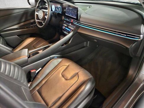 Used 2022 Hyundai Elantra Limited image 21