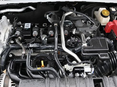 Used 2025 Nissan Kicks SV AWD/4WD image 41