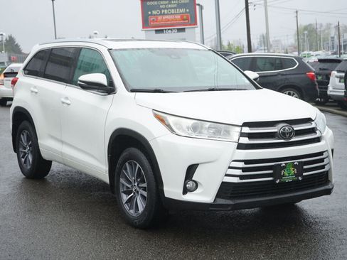 Used 2017 Toyota Highlander XLE AWD/4WD image 7