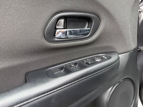 Used 2019 Honda HR-V LX image 15
