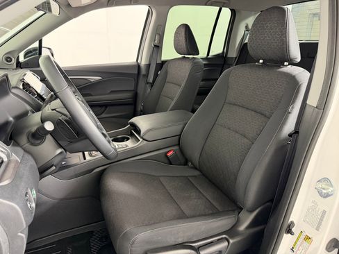 Certified 2025 Honda Ridgeline Sport image 4