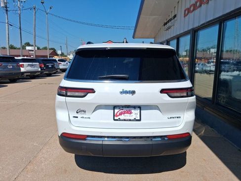 Used 2020 Jeep Grand Cherokee Altitude AWD/4WD image 27