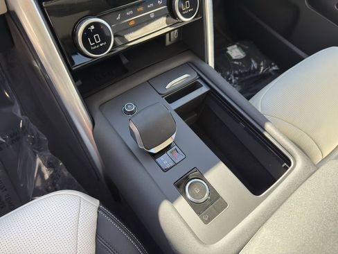 New 2026 Land Rover Discovery S image 23