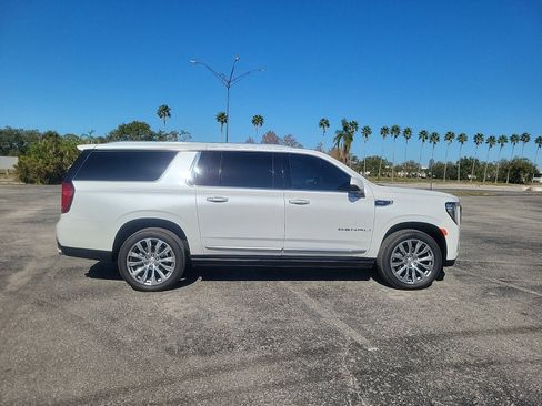 Used 2023 GMC Yukon XL Denali image 5
