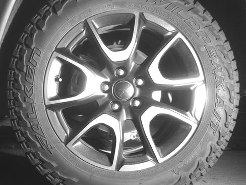 Used 2025 Jeep Compass Trailhawk image 14