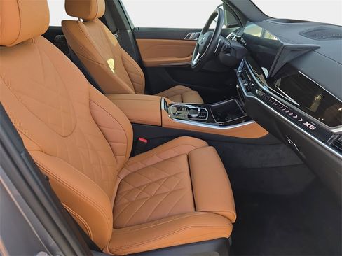 Used 2025 BMW X5 xDrive50e image 12