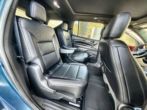 Used 2025 Chevrolet Traverse Z71 w/ LPO, Illumination Package AWD/4WD image 28