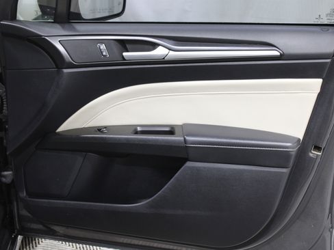 Used 2018 Ford Fusion Titanium image 32