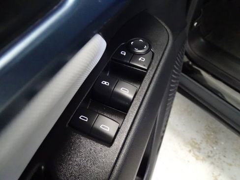 Used 2025 Chevrolet Equinox EV LT FWD image 9