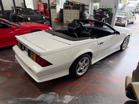 Used 1991 Chevrolet Camaro Z28 RWD image 24