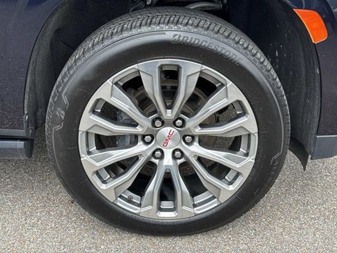 Used 2021 GMC Yukon Denali w/ Denali Premium Package image 4