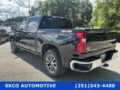 Used 2023 Chevrolet Silverado 1500 LT AWD/4WD image 3