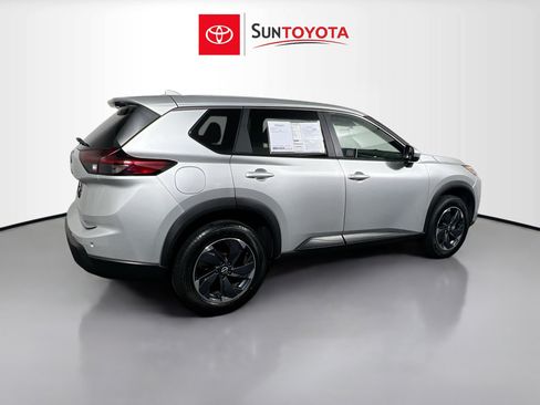 Used 2025 Nissan Rogue SV FWD image 4