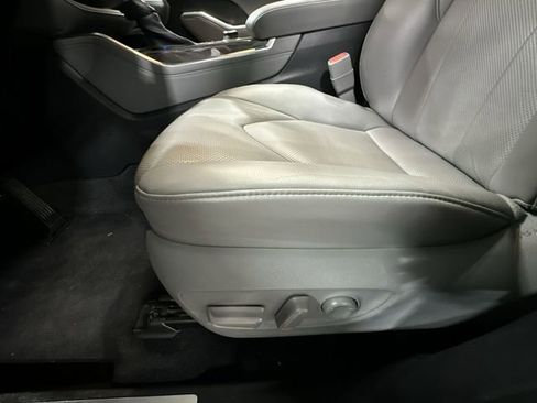 Used 2023 Toyota Highlander Limited image 18