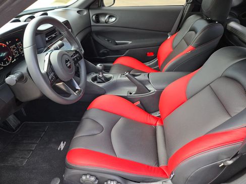 Used 2025 Nissan Z Sport w/ Floor Mat Package RWD image 10