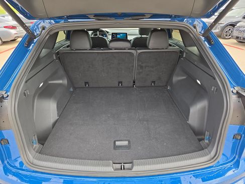 Used 2025 Volkswagen Atlas Cross Sport SE FWD image 12