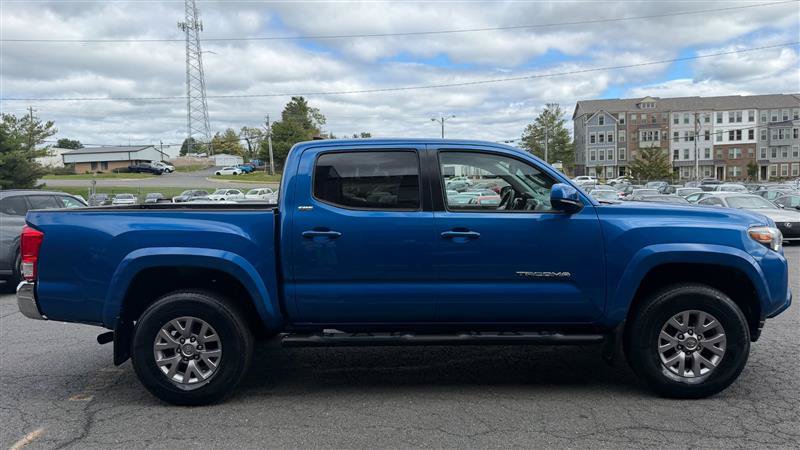 Used 2017 Toyota Tacoma SR5 AWD/4WD image 4