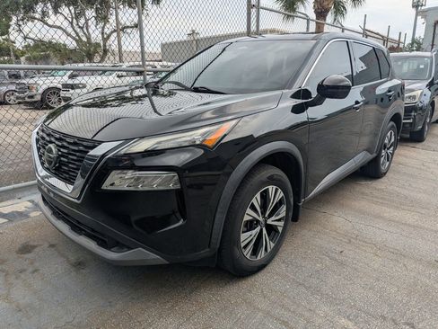 Used 2021 Nissan Rogue SV FWD image 3