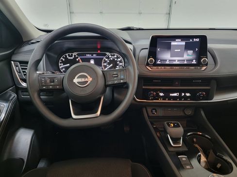 Used 2024 Nissan Rogue SV image 12